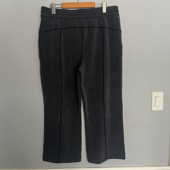 Lululemon Softstreme High-Rise Straight Leg Crop Black Size 12 - Picture 4 of 5